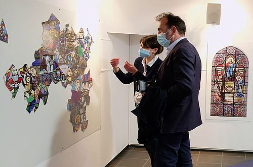 Jean-Michel Prieur, président de Parthenay-Gâtine et Émilie Biraud, guide-conférencière du service patrimoine - Agrandir l'image (fenêtre modale)